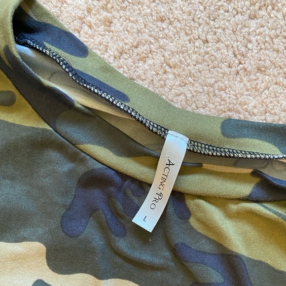 Women’s large camo long sleeve top - Picture 3 of 3